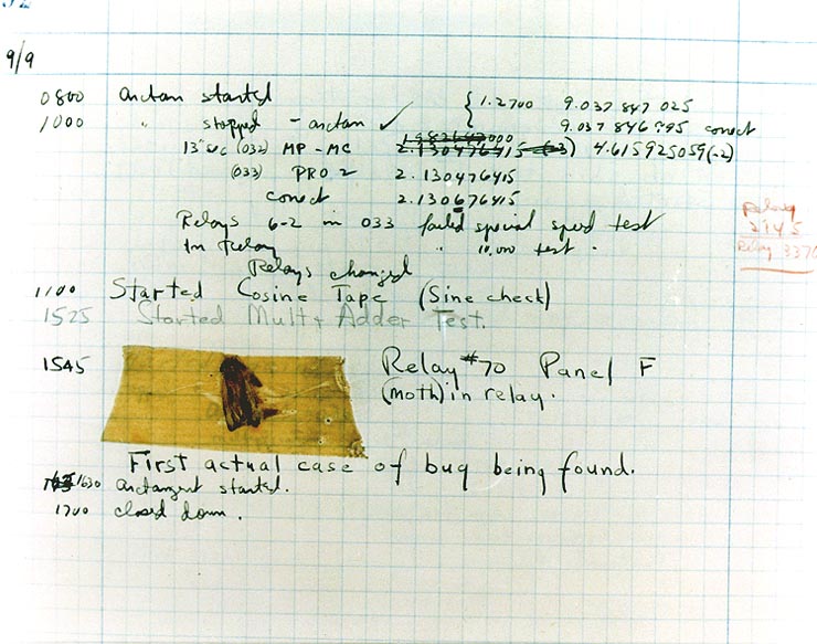La polilla (bug) encontrada por la científica de la computación Grace Hooper en la Mark II fue pegada con cinta en un reporte sobre el malfuncionamiento de la máquina.